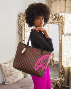 THE ARTISTS TOUCH TOTE